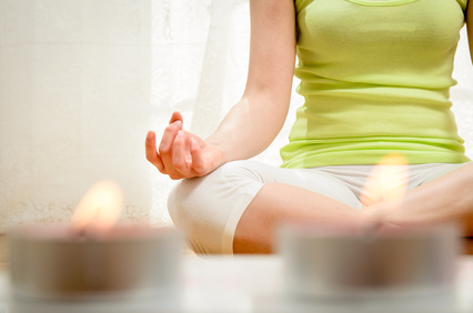 Der Artikel berichtet über Meditationsformen für den Beruf.