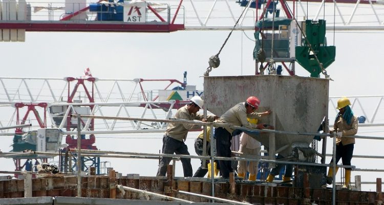 Servicemonteure: Spezialisten für Kräne und Windkraft